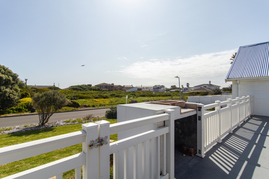 4 Bedroom Property for Sale in Yzerfontein Western Cape